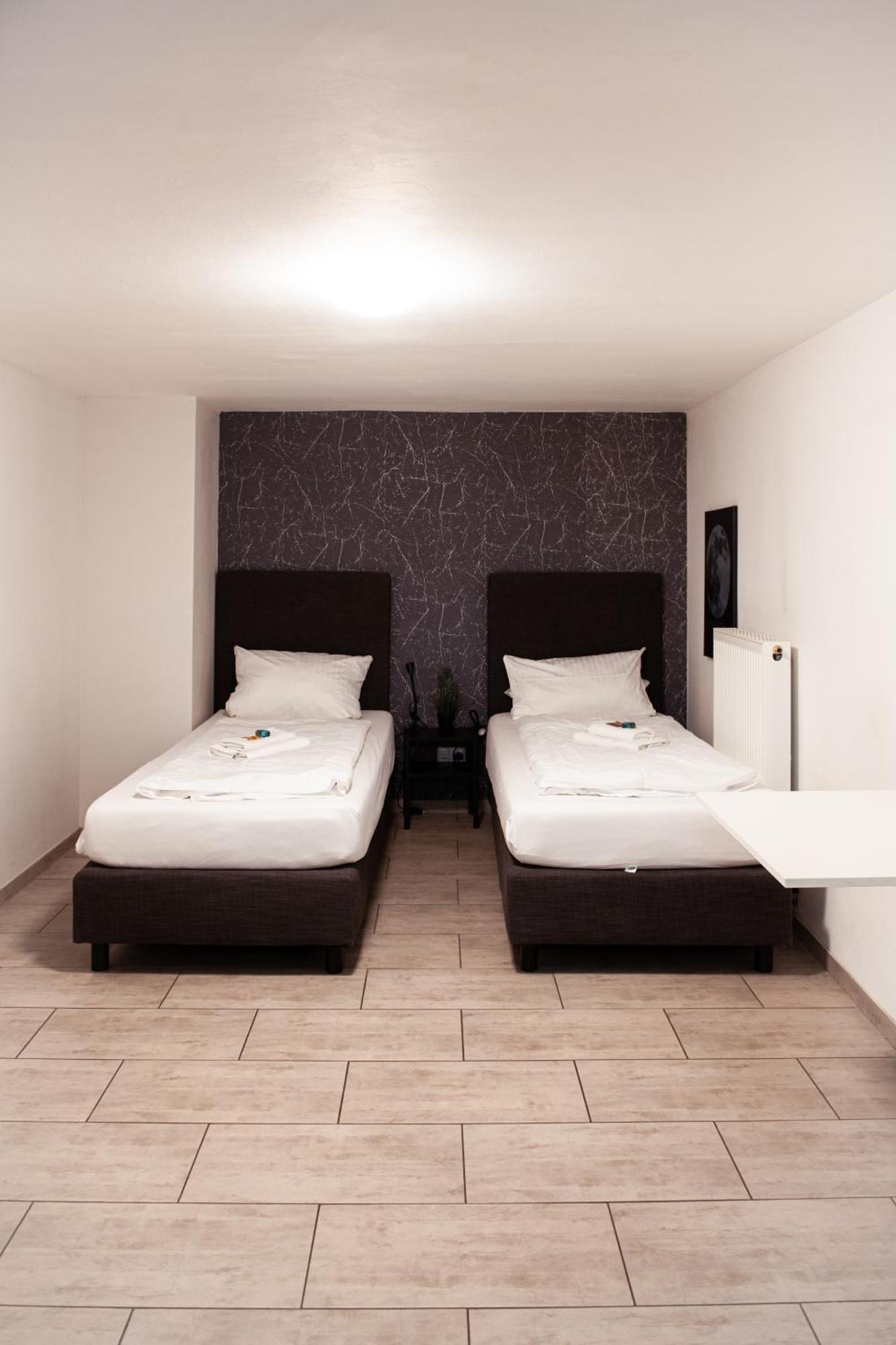 Haus99 Budget Pension & Apartments Furth Bagian luar foto