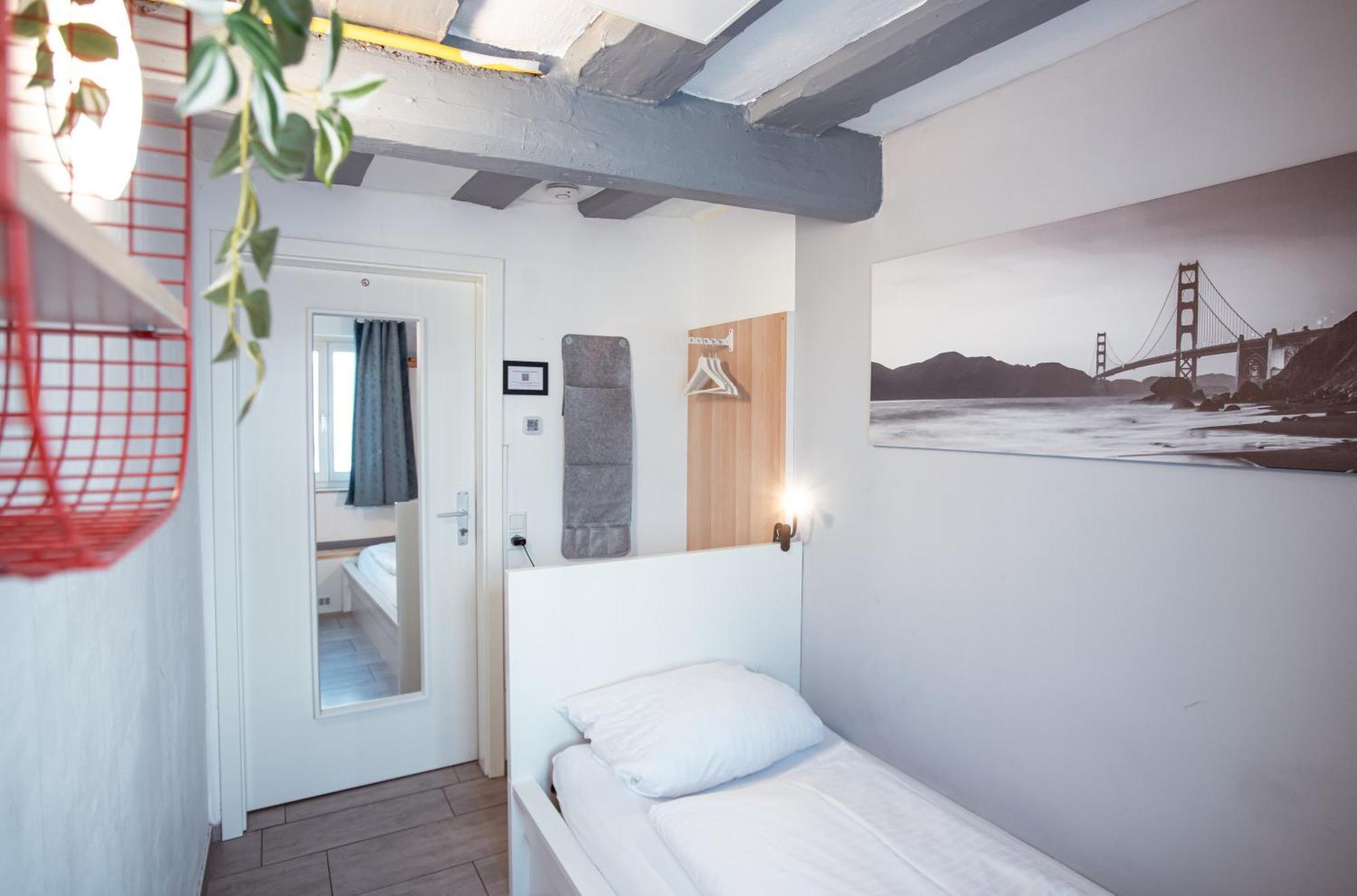 Haus99 Budget Pension & Apartments Furth Bagian luar foto