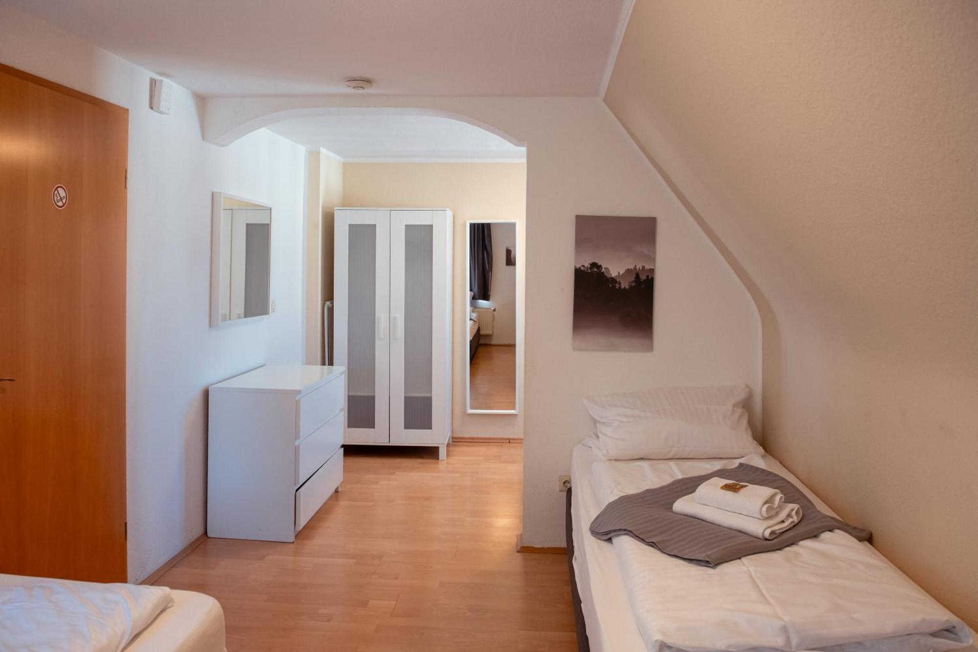 Haus99 Budget Pension & Apartments Furth Bagian luar foto