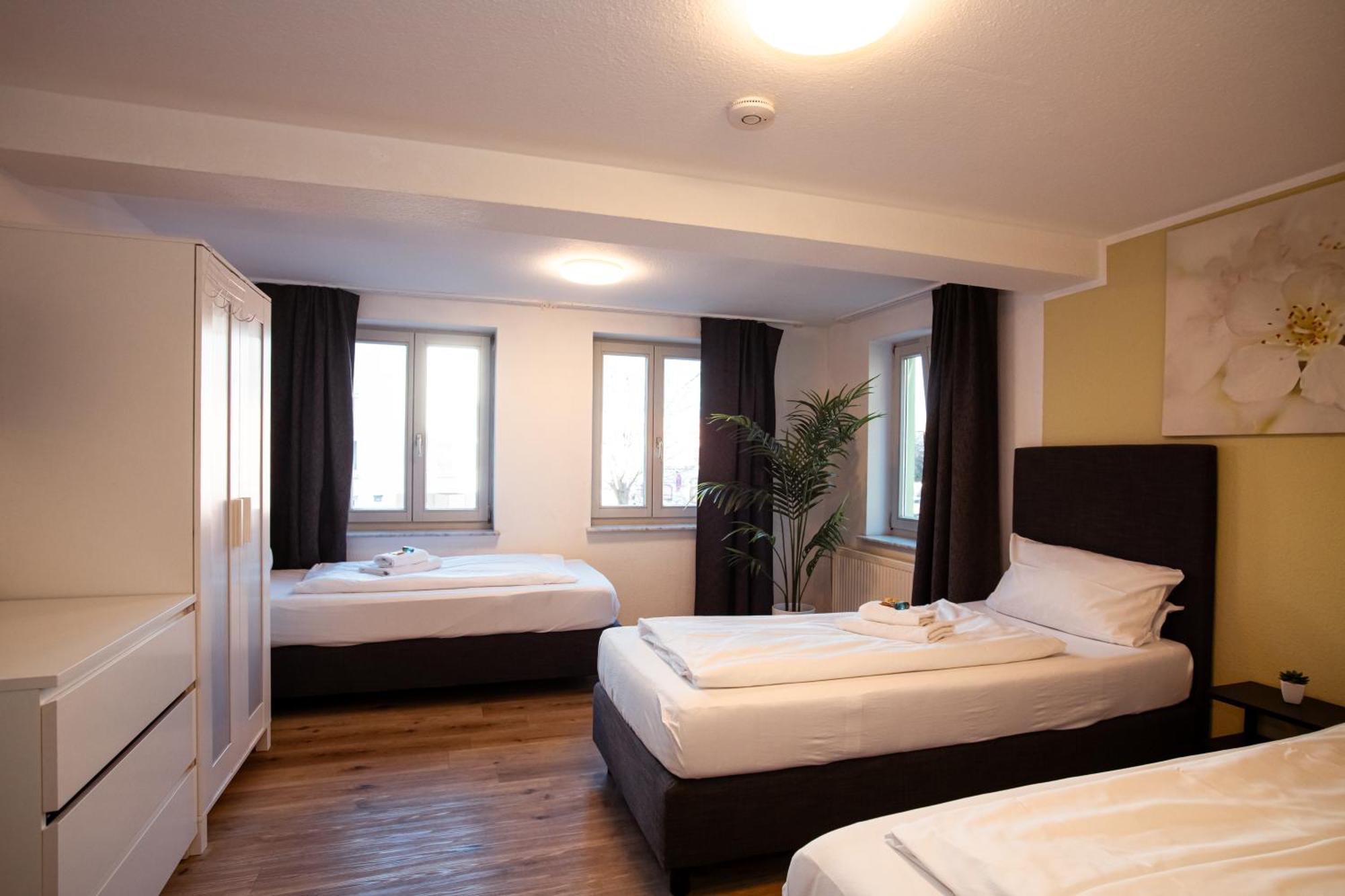 Haus99 Budget Pension & Apartments Furth Bagian luar foto
