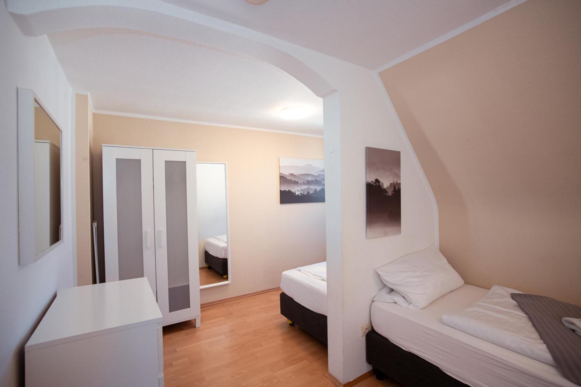 Haus99 Budget Pension & Apartments Furth Bagian luar foto