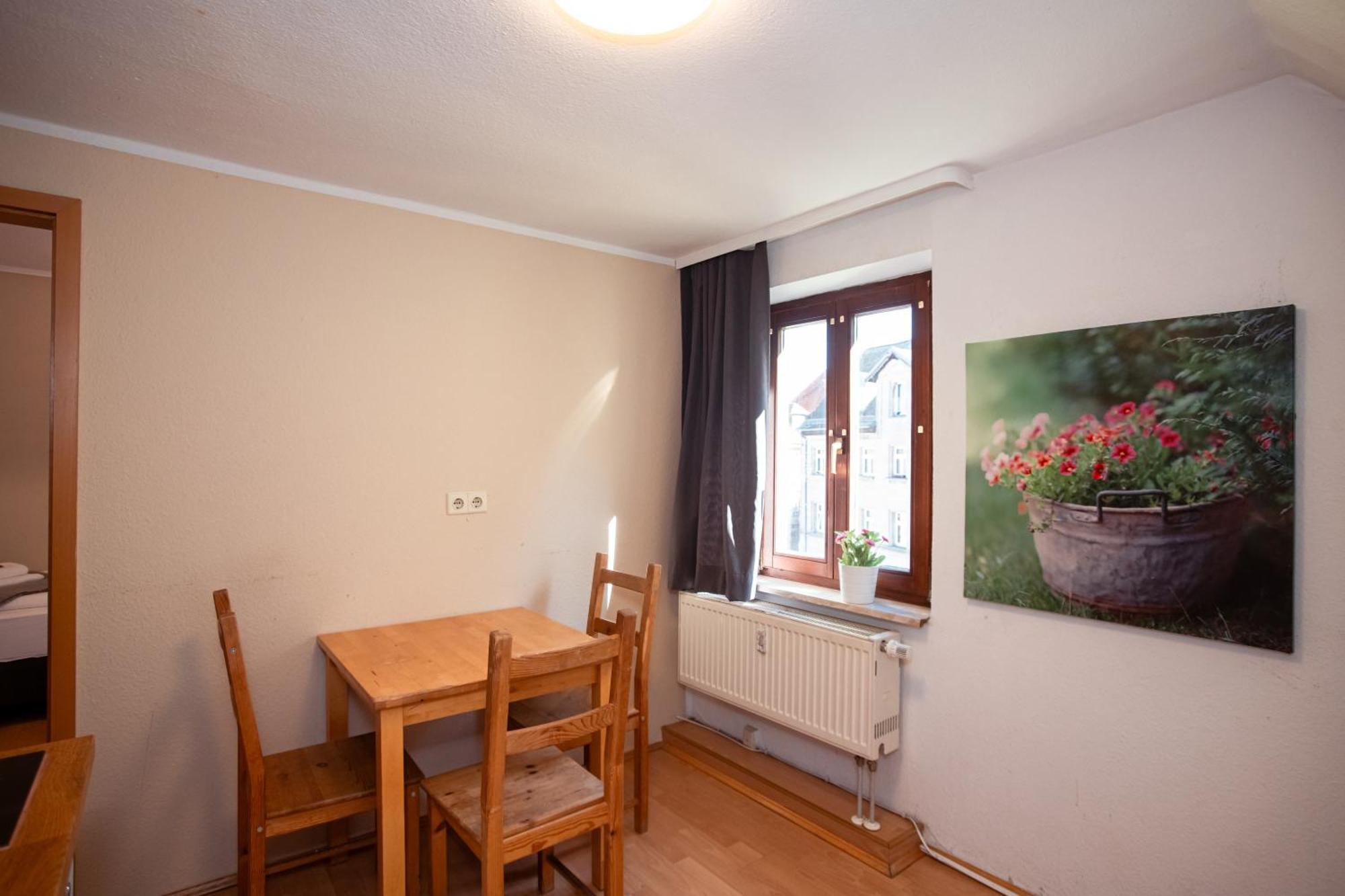 Haus99 Budget Pension & Apartments Furth Bagian luar foto