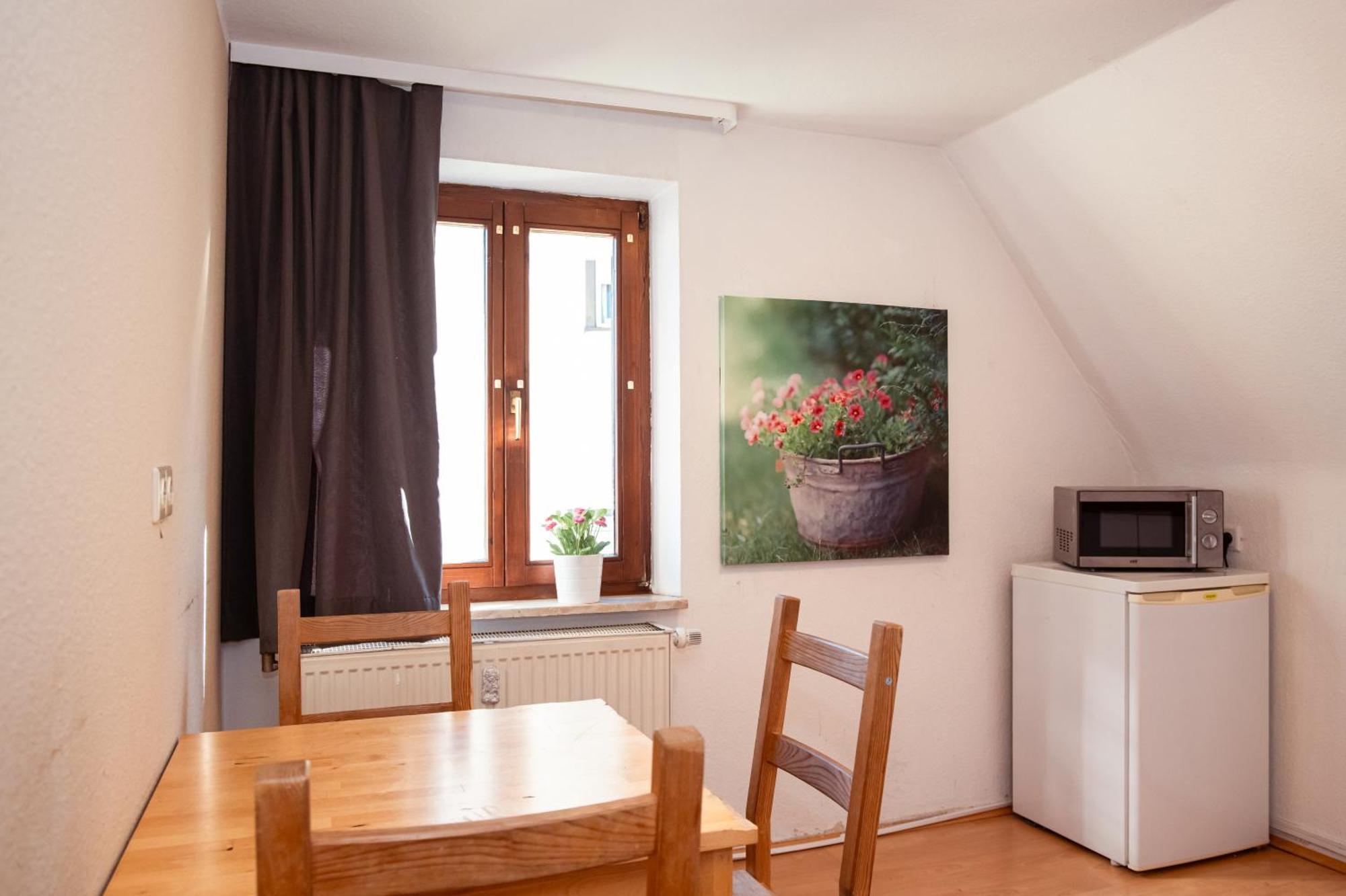 Haus99 Budget Pension & Apartments Furth Bagian luar foto