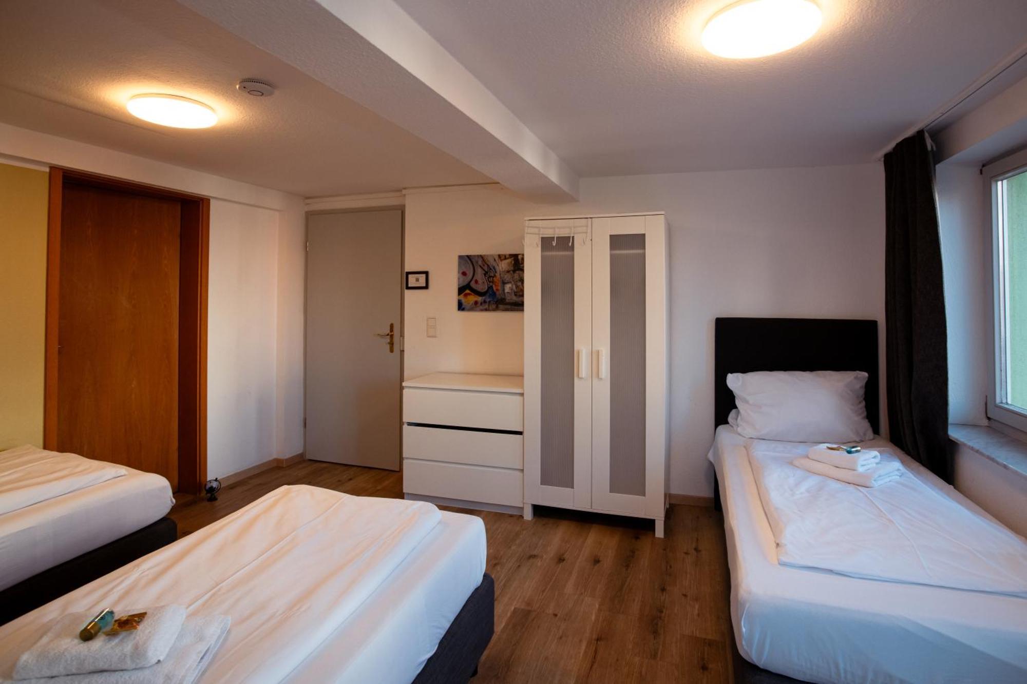 Haus99 Budget Pension & Apartments Furth Bagian luar foto