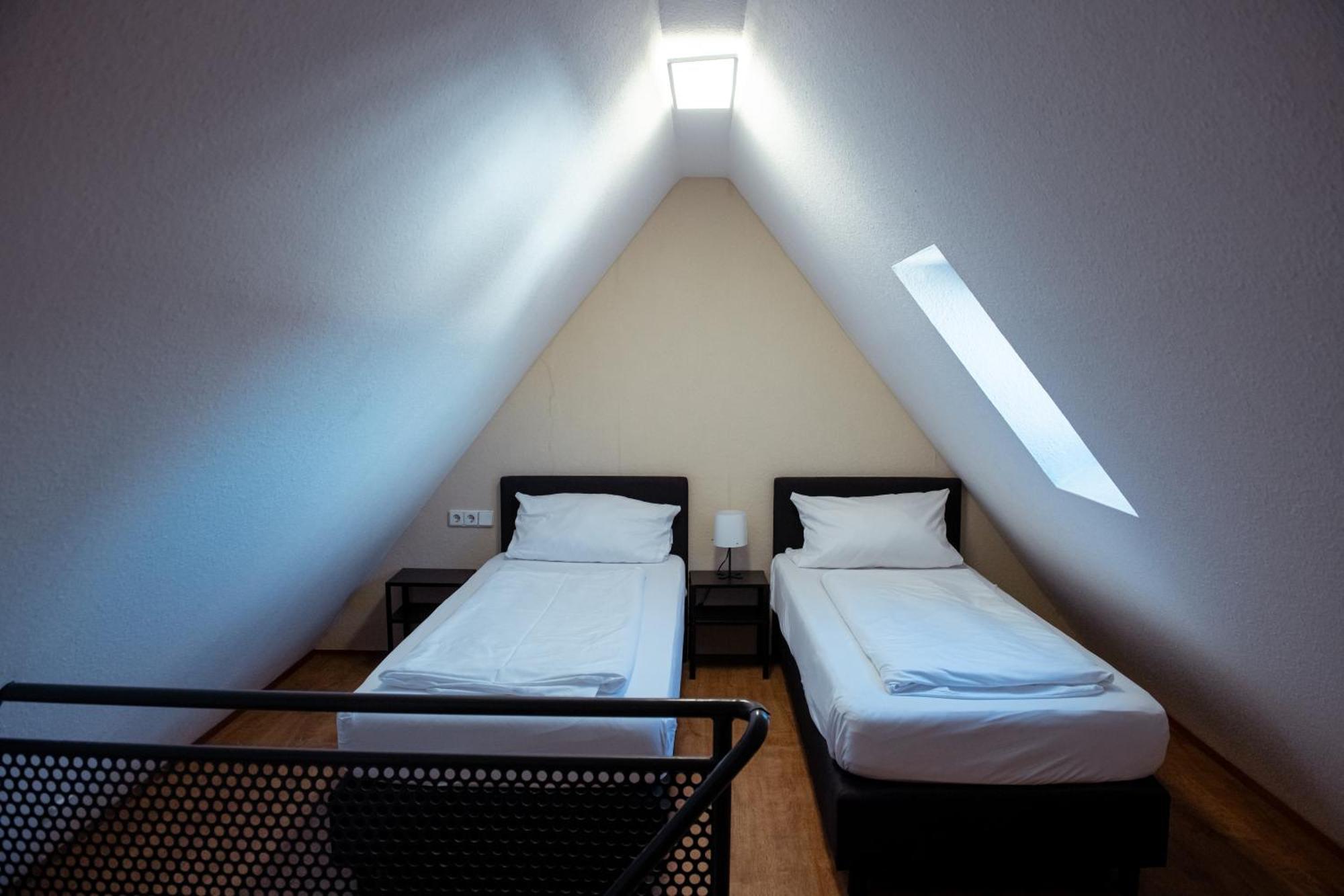Haus99 Budget Pension & Apartments Furth Bagian luar foto