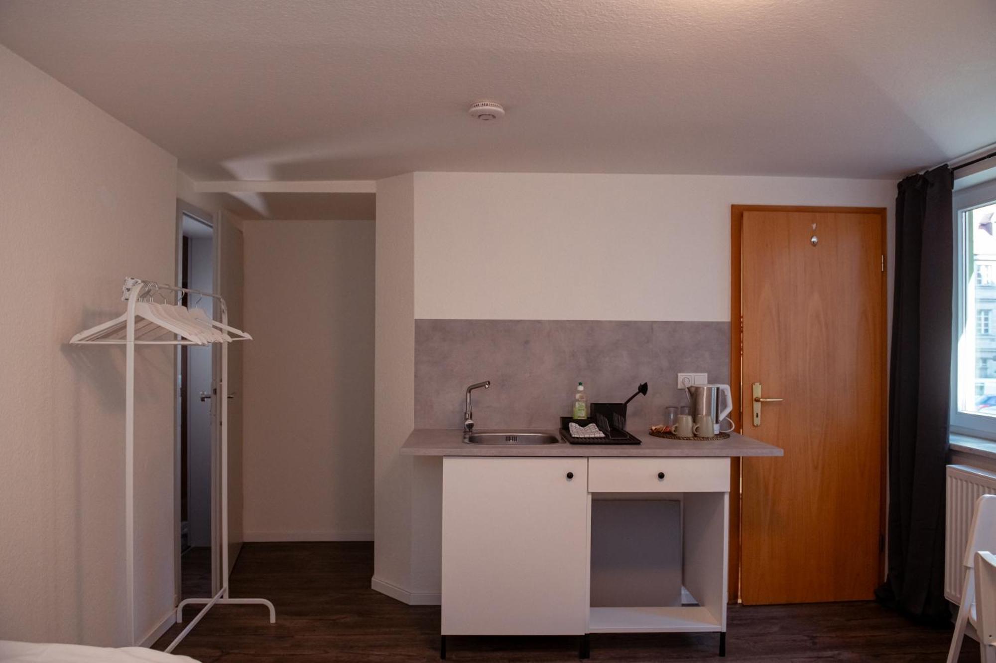 Haus99 Budget Pension & Apartments Furth Bagian luar foto