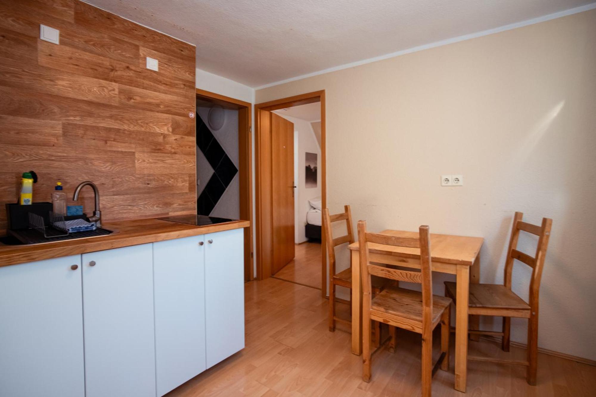 Haus99 Budget Pension & Apartments Furth Bagian luar foto