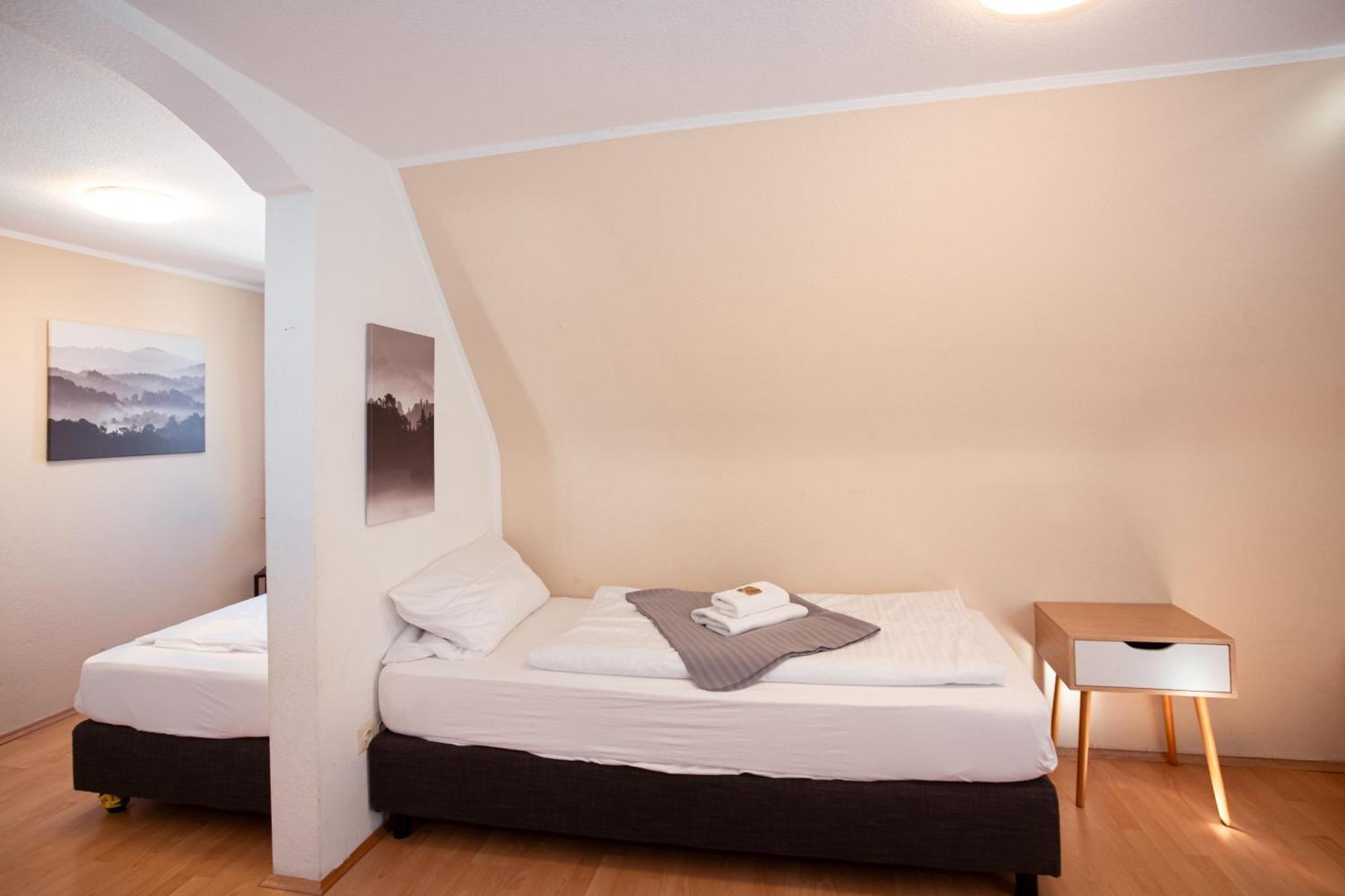 Haus99 Budget Pension & Apartments Furth Bagian luar foto